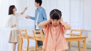parents fighting in front of child